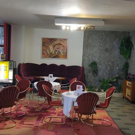 Hotel Apollo Valašské Meziříčí Екстериор снимка